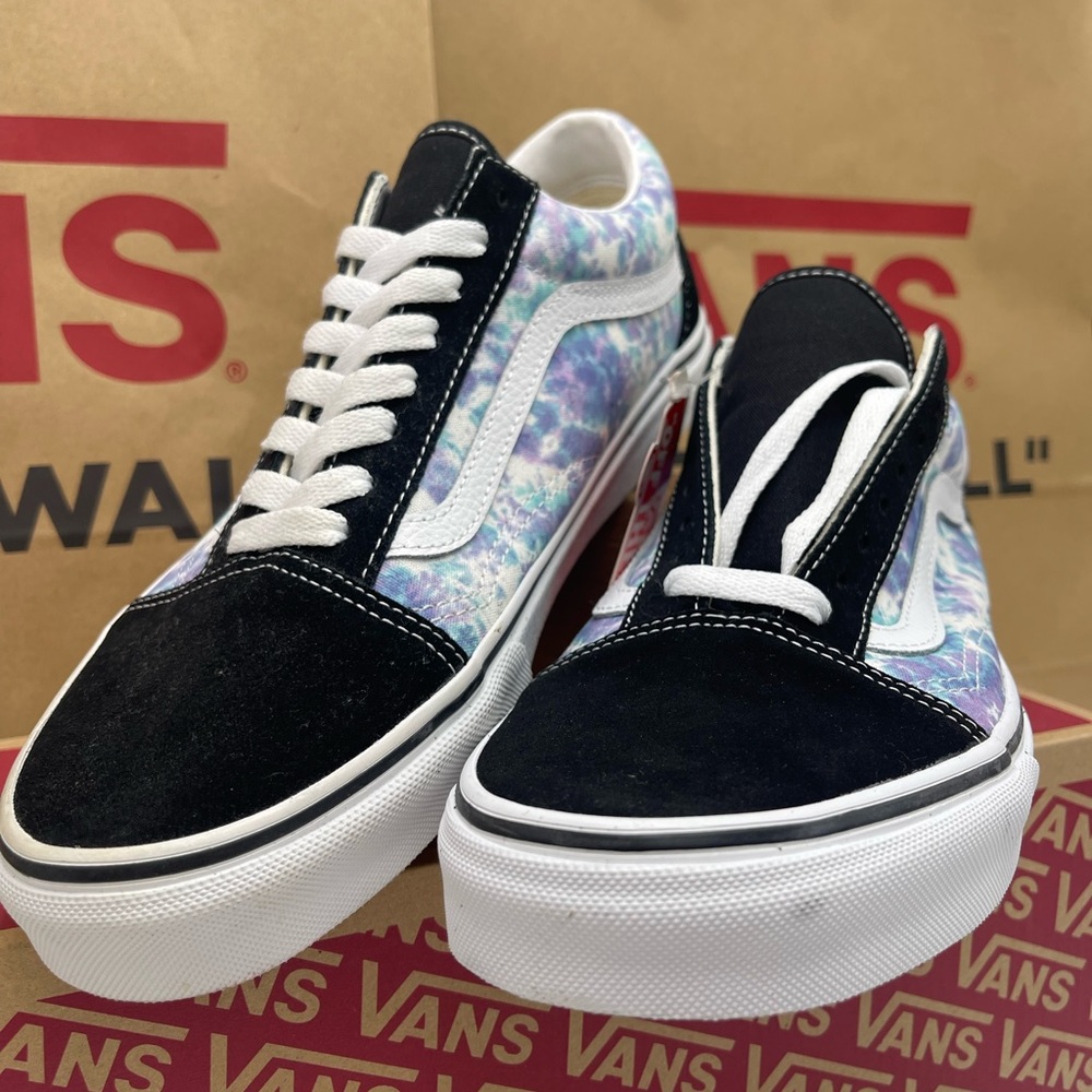 Vans Men’s Old Skool
(Englshlvndrtiedye)Blkprp English Lavender Tie-Dye Sneakers - Picture 16 of 16